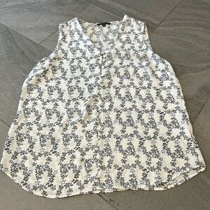 Adriana Papell flower blouse size medium